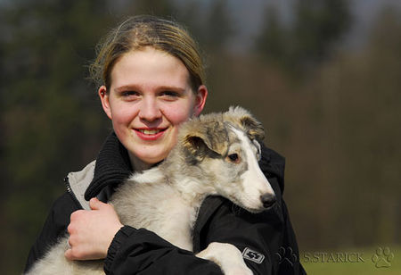 Barsoi Ischyma - Welpe und Karolin