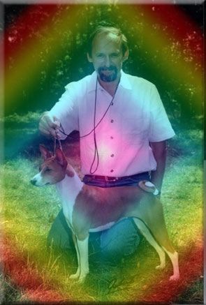 Basenji Hunde Foto 2586 Basenji Over the Rainbow mit Herrchen