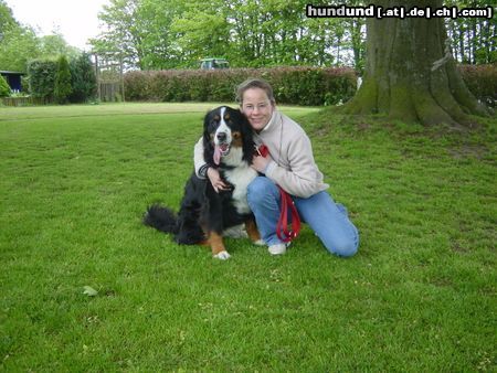 Berner Sennenhund Hunde Foto 18335 Berner Sennenhund Das ist Bienchen mit ihrem Frauchen
