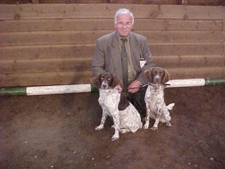 Kleiner Münsterländer Hunde Foto 2276 Kleiner Münsterländer fjurdy (*28-9-2001) met zuster Elmo met fokker Pouwels