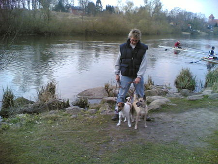 Parson-Russell-Terrier Boomer und Chérie mit Herrchen Jürgen