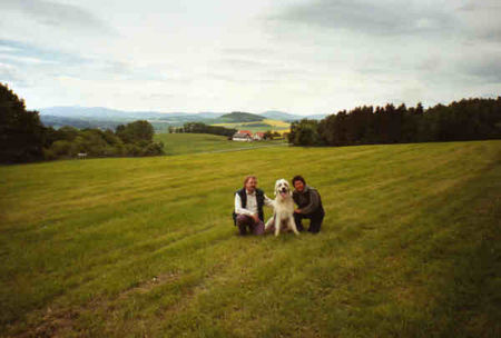 Pyrenäenberghund Hunde Foto 32116 Pyrenäenberghund Frauchen und Herrchen gehen mit mir wandern
