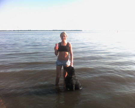 Rottweiler Hunde Foto 32337 in höherer Auflösung ansehen Rottweiler Svenja und Jojo im Wasser